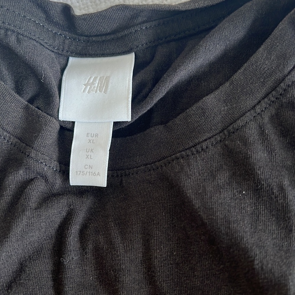 Graphic tee - Picture 2 of 2